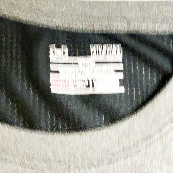 Under Armour NWT! HeatGear RUN Tee | Men’s Medium | Gray & Black - Picture 5 of 7